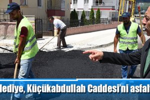 Belediye, Küçükabdullah Caddesi’ni asfaltlıyor