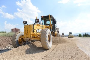 Ayarık Bağlarında yollar genişliyor