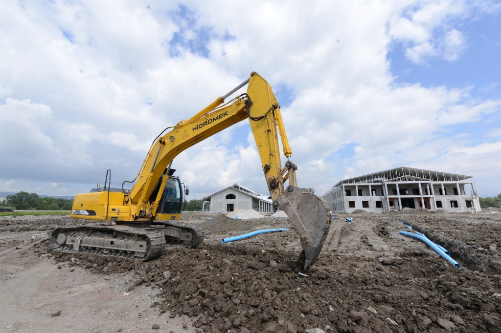 Binicilik tesisinde çalışmalar tüm hızıyla ilerliyor