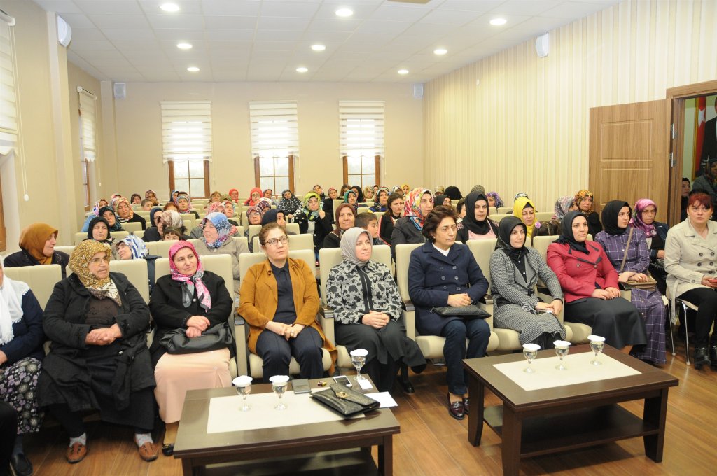 Ceritoğlu ve Külcü, Akkent KKSM’de kadınlarla buluştu