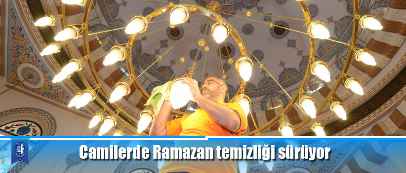 Camilerde Ramazan temizliği sürüyor