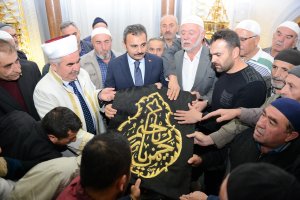 Akşemseddin Camii'ne Kâbe örtüsü