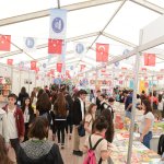 Kitap fuarına öğrenci akını