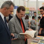 Kitap fuarına öğrenci akını