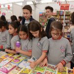 Kitap fuarına öğrenci akını