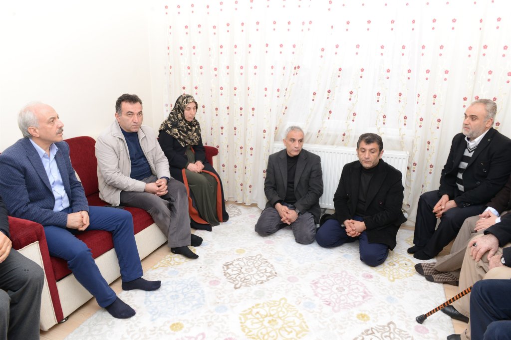 Gül ile Karadağ’dan şehit ailesini ziyaret