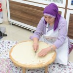 İhtiyaç sahipleri için mantı büktüler