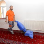 Camilerde Ramazan temizliği sürüyor