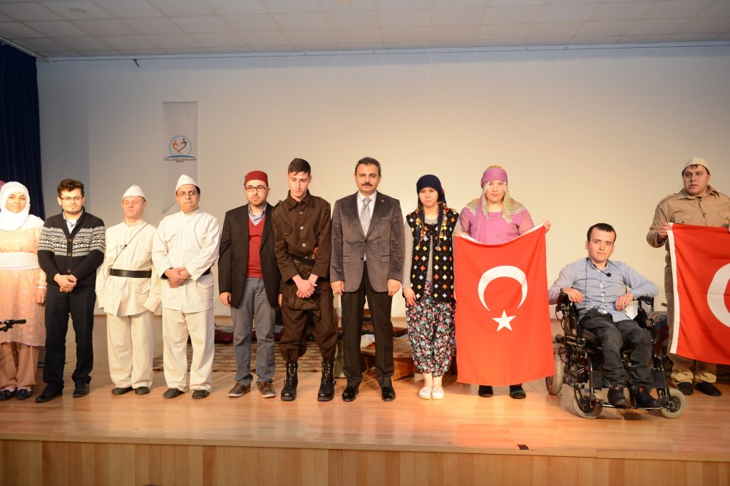 Engelli Eğitim Merkezi öğrencilerden duygu yüklü Çanakkale programı