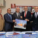 Belediyeden öğrencilere kışlık giysi yardımı