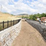 Belediye dereleri temizliyor