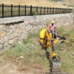 Belediye dereleri temizliyor