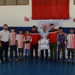 3. Cami çocukları spor oyunlarında malzemeler dağıtıldı
