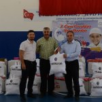 3. Cami çocukları spor oyunlarında malzemeler dağıtıldı