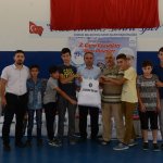 3. Cami çocukları spor oyunlarında malzemeler dağıtıldı