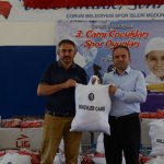 3. Cami çocukları spor oyunlarında malzemeler dağıtıldı