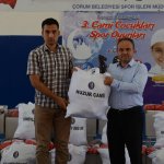 3. Cami çocukları spor oyunlarında malzemeler dağıtıldı