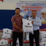 3. Cami çocukları spor oyunlarında malzemeler dağıtıldı