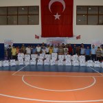 3. Cami çocukları spor oyunlarında malzemeler dağıtıldı