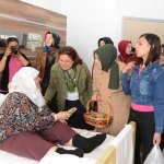 Halime Gül’den hastalara moral ziyareti