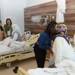 Halime Gül’den hastalara moral ziyareti