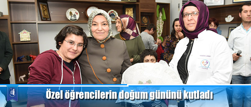 Özel öğrencilerin doğum gününü kutladı