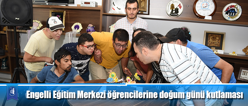Engelli Eğitim Merkezi öğrencilerine doğum günü kutlaması