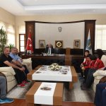 Masa Tenisi ve Badminton'da başarı elde eden sporcular Başkan Gül'ü ziyaret etti