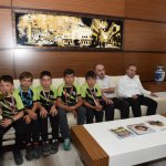 Masa Tenisi ve Badminton'da başarı elde eden sporcular Başkan Gül'ü ziyaret etti
