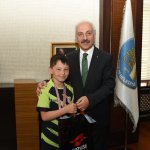 Masa Tenisi ve Badminton'da başarı elde eden sporcular Başkan Gül'ü ziyaret etti