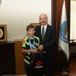 Masa Tenisi ve Badminton'da başarı elde eden sporcular Başkan Gül'ü ziyaret etti