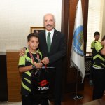 Masa Tenisi ve Badminton'da başarı elde eden sporcular Başkan Gül'ü ziyaret etti