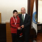 Masa Tenisi ve Badminton'da başarı elde eden sporcular Başkan Gül'ü ziyaret etti