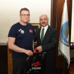 Masa Tenisi ve Badminton'da başarı elde eden sporcular Başkan Gül'ü ziyaret etti