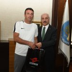 Masa Tenisi ve Badminton'da başarı elde eden sporcular Başkan Gül'ü ziyaret etti