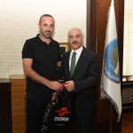 Masa Tenisi ve Badminton'da başarı elde eden sporcular Başkan Gül'ü ziyaret etti