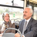 Gül, otobüste vatandaşları dinledi