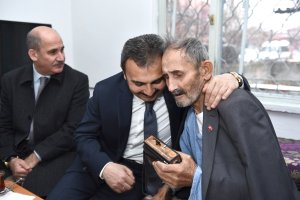 Külcü, Bayraktar Dedeyi evinde ziyaret etti