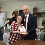 Başkan Gül, Down Sendromlularla pasta kesti