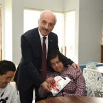 Başkan Gül, Down Sendromlularla pasta kesti