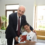 Başkan Gül, Down Sendromlularla pasta kesti