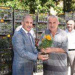 Belediye arife günü mezarlıklarda 60 bin çiçek dağıtacak