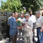 Belediye arife günü mezarlıklarda 60 bin çiçek dağıtacak