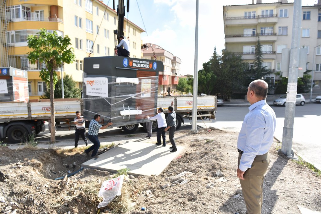 Halk ekmek büfeleri yerlerine monte edilmeye başlandı