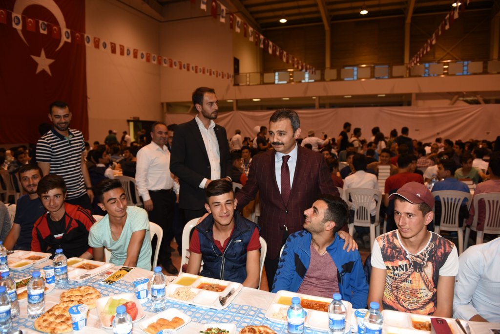 Gençlerle gönül soframızda bir araya geldik