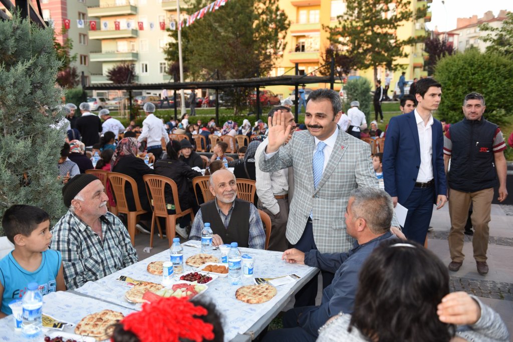 Gülabibey iftarımıza 6 bin kişi katıldı