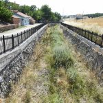 Belediye dereleri temizliyor