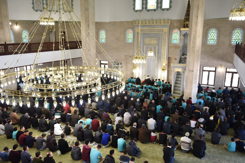 AbdulhamidHan Camiinde ilk Cuma namazı kılındı