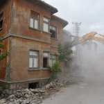 Başkan Gül, Osmancık 4. Sokakta bulunan yıkım çalışmasına katıldı