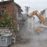 Başkan Gül, Osmancık 4. Sokakta bulunan yıkım çalışmasına katıldı